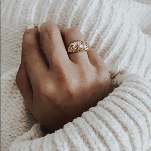 Mejuri Croissant Dôme Ring